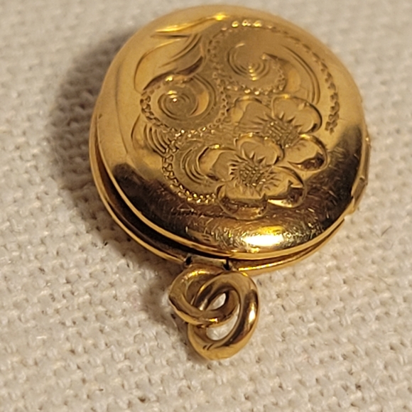 Antique Walter E. Hayward Gold Filled Locket Etched Floral - Picture 11 of 11